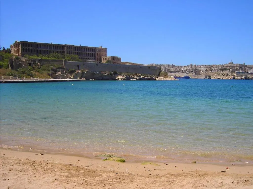 Kalkara Cosy 2 Bedroom Maisonette 0*,  Malta