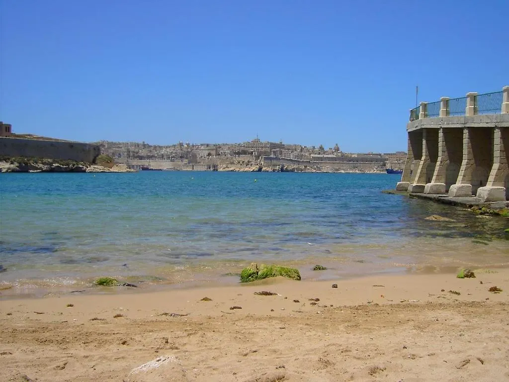 Kalkara Cosy 2 Bedroom Maisonette Apartment